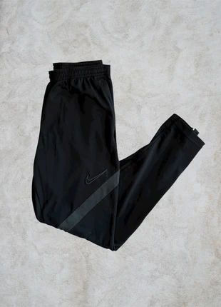 Bas de survêtement / Jogging de sport Nike noir | Taille M, brand: Nike, condition: Very good, size: M, €20.00, €21.70 includes Buyer Protection