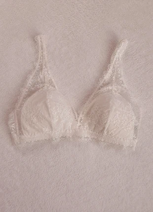 👙 Soutien-gorge dentelle blanc - 90B - forme triangle, marque: La Halle, état: Neuf sans étiquette, taille: 90B, 15,00 €, 16,45 € Protection acheteurs incluse