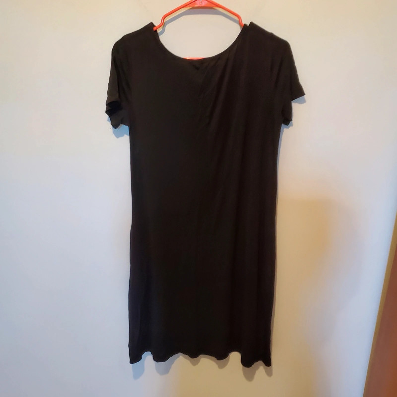 Black dress sz small stretch.  50%0ff. 4