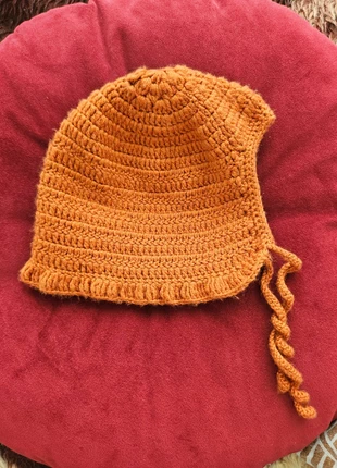 Hand knitting bonnet, merk: Hand Knitted, staat: Heel goed, maat: 6-12 maanden, 47 cm, € 2,00, € 2,80 inclusief Kopersbescherming