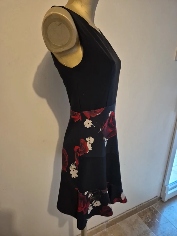 Robe noire avec roses taille s - photo numéro 5