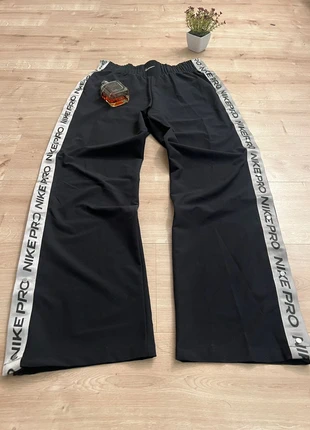 Nike Pro Trackpant – Schwarz – Seitlich aufknöpfbar – Größe M, brand: Nike, condizioni: Ottime, taglia: M, €29.99, €32.19 include la Protezione acquisti