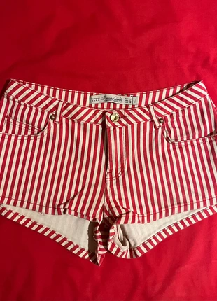 Red & white stripped shorts , marque: Zara, état: Très bon état, taille: M / 38 / 10, 3,50 €, 4,38 € Protection acheteurs incluse