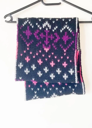 C&A sjaal zwart met paars, wit en roze wintersjaal, merk: C&A, staat: Heel goed, € 3,50, € 4,38 inclusief Kopersbescherming