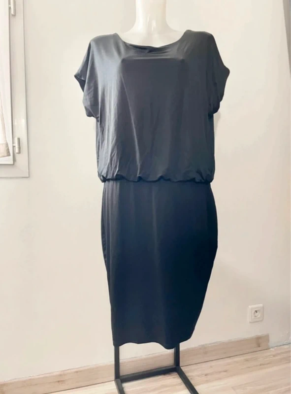 Robe noire riu