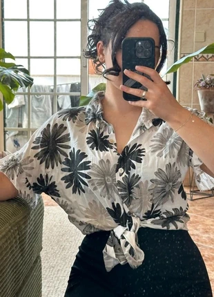 Camisa curta flores, merk: Local, staat: Heel goed, maat: M / 38 / 10, € 10,00, € 11,20 inclusief Kopersbescherming