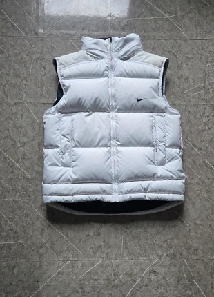 Nike vintage retro Daunenweste mit swoosh Logo in Schwarz in Größe S, marke: Nike, zustand: Sehr gut, größe: S, 59,95 €, 63,65 € inklusive Vinted-Käuferschutz