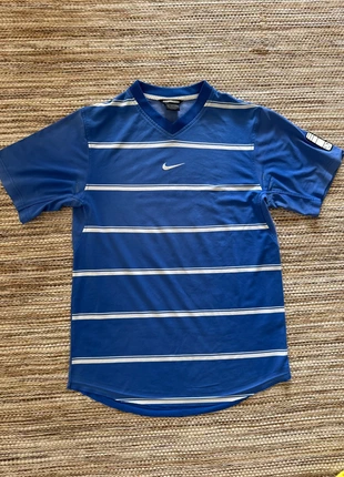 Y2K Nike Center Swoosh Logo Striped T-Shirt | Tamanho S, marca: Nike, estado: Bom, tamanho: S, €15.00, €16.45 inclui Proteção do Comprador