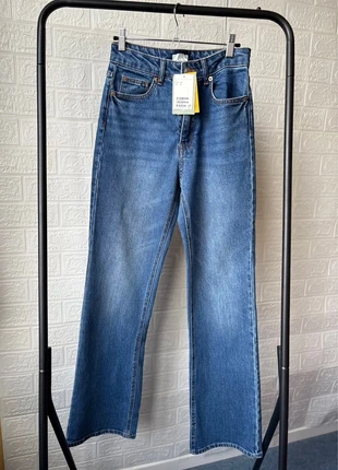 navy high waist straight leg blue denim jeans vintage style classic fit everyday wear bootcut H&M, merk: H&M, staat: Nieuw met prijskaartje, maat: S / 36 / 8, € 25,99, € 27,99 inclusief Kopersbescherming