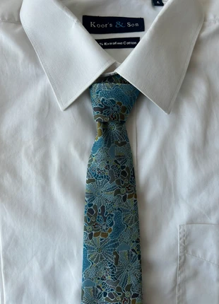 Cravate Fabler Couture bleue à motifs floraux et toiles, merk: Vintage Dressing, staat: Heel goed, € 7,00, € 8,05 inclusief Kopersbescherming