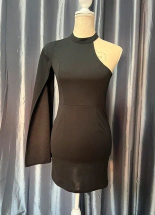 Robe Moulante À Col Asymétrique À Manche Fendue, brand: Shein, condizioni: Ottime, taglia: S / IT 40 / EU 36, €6.00, €7.00 include la Protezione acquisti