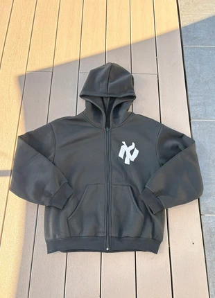 Sweat à capuche noir zippé logo NY – style streetwear, brand: Vintage Dressing, condizioni: Ottime, taglia: M, €30.00, €32.20 include la Protezione acquisti