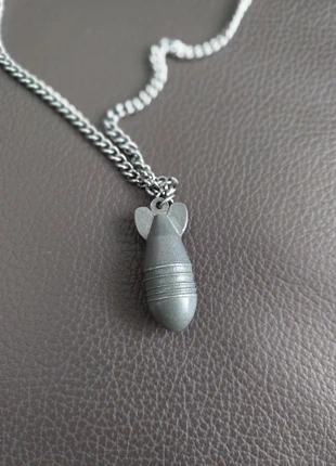 The Bomb ketting chain pendant, merk: Cease & Desist, staat: Heel goed, € 5,00, € 5,95 inclusief Kopersbescherming