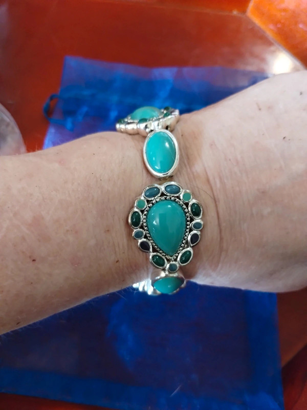 Beautiful turquoise and teal colored bracelet 2