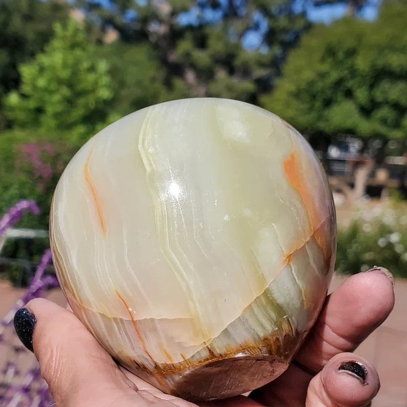 Onyx Large Apple Carving Figurine Banded Crystal 618 grams | 1lbs 6oz 4