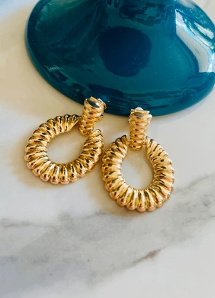 Magnifiques clips d’oreilles dorés ovales torsadés, marque: Clips, état: Neuf sans étiquette, 14,00 €, 15,40 € Protection acheteurs incluse