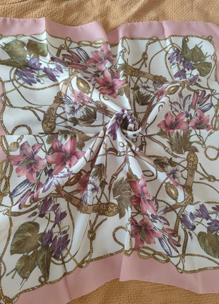 Foulard Carré. Motif Chaînes, Brides et Fleurs - Rose & Multicolore, marke: Castellani, zustand: Neu, 3,99 €, 4,89 € inklusive Vinted-Käuferschutz