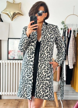 Manteau motifs léopard Maje taille 36 noir er blanc cassé, merk: Maje, staat: Heel goed, maat: S / 36 / 8, € 120,00, € 126,70 inclusief Kopersbescherming