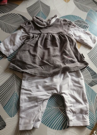 Ensemble bébé fille taille 1 mois , marque: P'tit Bisou, état: Très bon état, taille: Jusqu'à 1 mois / 50 cm, 1,00 €, 1,75 € Protection acheteurs incluse