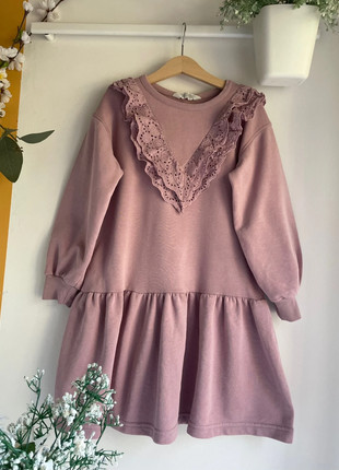Kleid langarm Sweatkleid mit Rüschen Volants Gr. 122/128 h&m flieder Broderie Anglaise, marque: H&M, état: Très bon état, taille: 7 ans / 122 cm, 7,50 €, 8,58 € Protection acheteurs incluse
