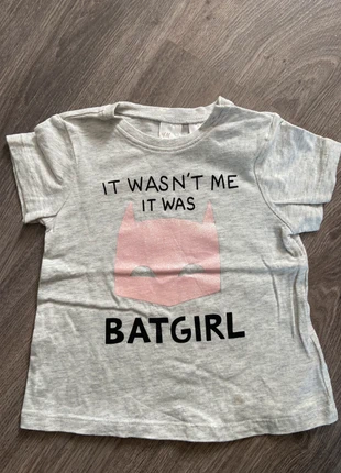 Tshirt hm maat 80, merk: H&M, staat: Heel goed, maat: 9-12 maanden / 74 cm, € 4,00, € 4,90 inclusief Kopersbescherming