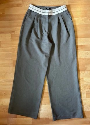 Pantalon Kiabi gris – Coupe large, revers taille contrasté blanc, marque: Kiabi, état: Neuf sans étiquette, taille: M / 38 / 10, 18,00 €, 19,60 € Protection acheteurs incluse