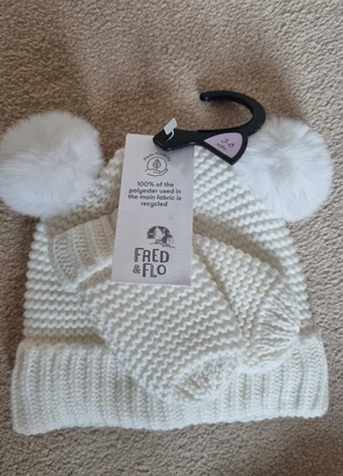 New hat + gloves 3-6 months, brand: Fred & Flo, condition: New with tags, size: 3-6 months, 17 inches, £2.50, £3.00 includes Buyer Protection