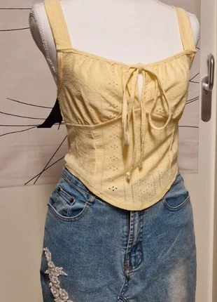 Butter yellow crop top, merk: boutique, staat: Nieuw zonder prijskaartje, maat: M / 38 / 10, € 11,99, € 13,29 inclusief Kopersbescherming