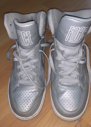 Baskets nike force gris clair, merk: Nike, staat: Heel goed, maat: 39, € 10,00, € 11,20 inclusief Kopersbescherming