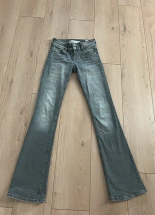 Grey Bershka bootcut jeans, grijze broek Bershka, merk: Bershka, staat: Heel goed, maat: XXS / 32 / 4, € 14,99, € 16,44 inclusief Kopersbescherming