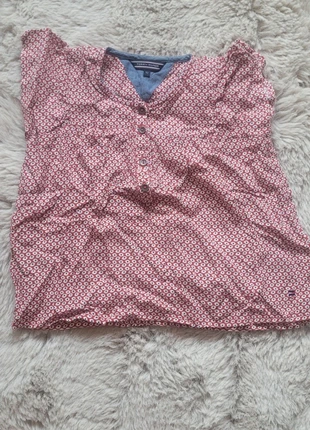 Tommy Hilfiger shirt, merk: Tommy Hilfiger, staat: Heel goed, maat: 24-36 maanden / 92 cm, € 5,00, € 5,95 inclusief Kopersbescherming