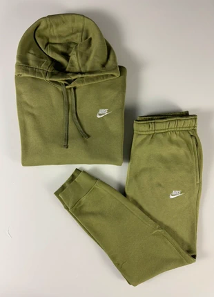 Ensemble Nike Club Fleece Brodé, brand: Nike, condition: Very good, size: L, €64.50, €68.43 includes Buyer Protection