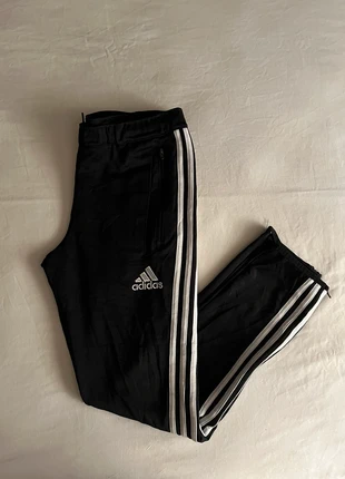 Jogging Adidas garçon noir Taille 14ans, marke: adidas, zustand: Gut, größe: 14 Jahre / 164, 16,00 €, 17,50 € inklusive Vinted-Käuferschutz