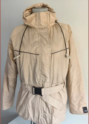 Chaqueta impermeable color beige., merk: Decathlon, staat: Goed, maat: L, € 10,00, € 11,20 inclusief Kopersbescherming