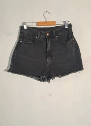 Grijze jeansshort H&M, marque: H&M, état: Neuf sans étiquette, taille: L / 40 / 12, 3,00 €, 3,85 € Protection acheteurs incluse