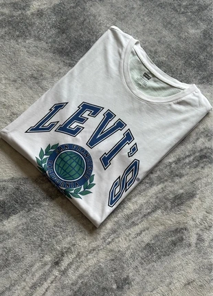 T-shirt Levi’s blanc logo San Francisco California L, marque: Levi's, état: Très bon état, taille: L, 14,99 €, 16,44 € Protection acheteurs (Pro) incluse