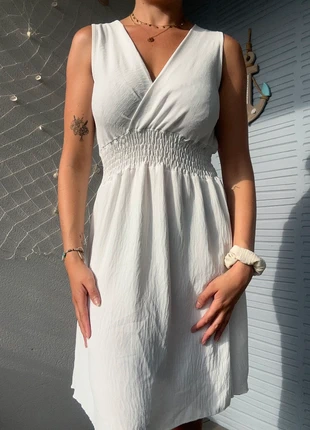 Robe blanche d’été cintrée, boutique indépendante, taille M, neuve avec étiquette, merk: Boutique indépendante, staat: Nieuw met prijskaartje, maat: M / 38 / 10, € 10,00, € 11,20 inclusief Kopersbescherming