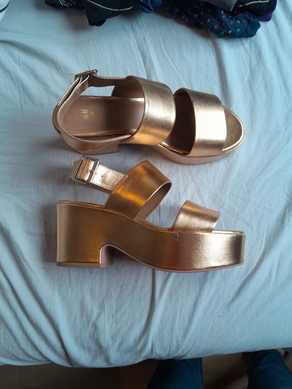 Flatform gold sandals - Vinted
