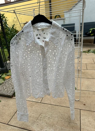 Camicia sangallo cropped, brand: H&M, condizioni: Nuovo senza cartellino, taglia: S / IT 40 / EU 36, €5.00, €5.95 include la Protezione acquisti