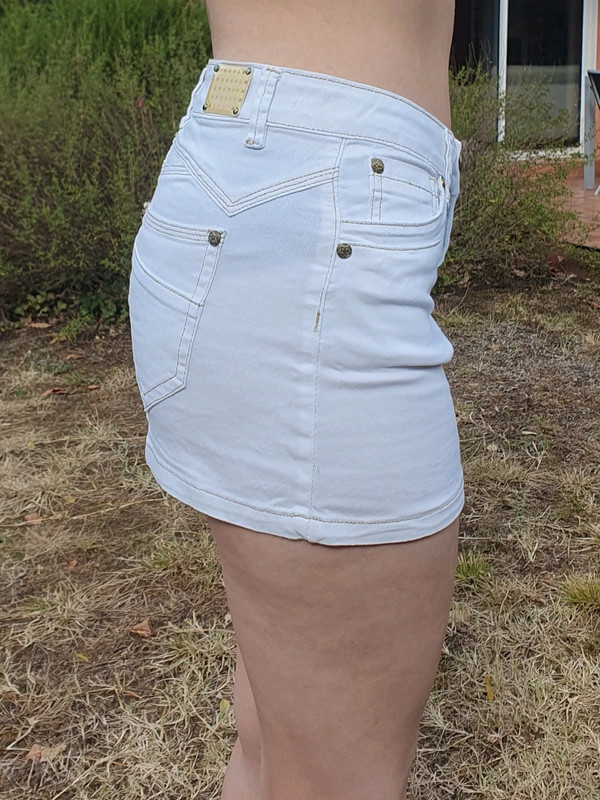 Mini-jupe en jean blanche 3
