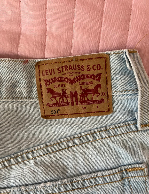 Blue Levi’s shorts 3