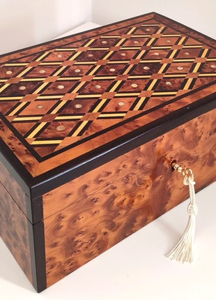 Coffret à bijoux en bois de thuya à clé nacré (NEUF), marque: Antiquité, état: Très bon état, 175,00 €, 184,45 € Protection acheteurs (Pro) incluse