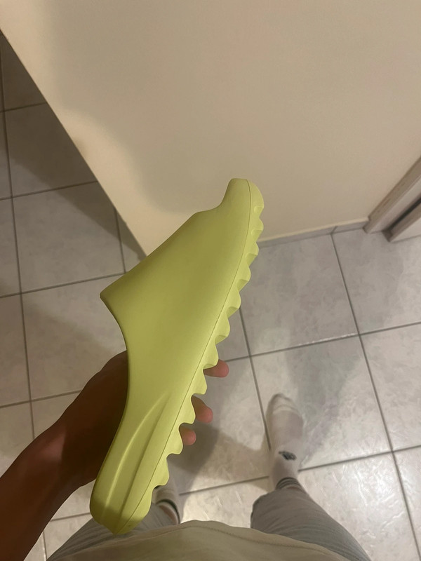 Yeezy slide glow green 4