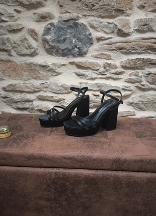 Sandales à talons, marque: vinyl shoes, état: Très bon état, taille: 38, 10,00 €, 11,20 € Protection acheteurs incluse