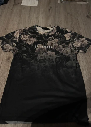 Shirt van Infinite maat S, merk: Infinite, staat: Heel goed, maat: S, € 1,00, € 1,75 inclusief Kopersbescherming