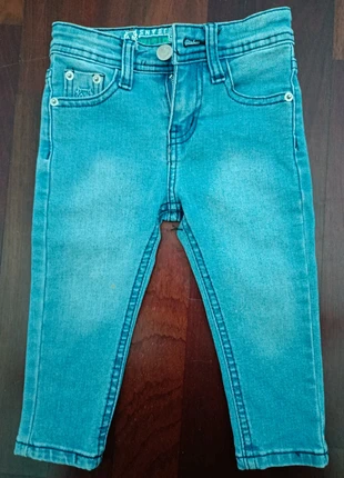 Pantalón jean de niño azul claro, marca: De, estado: Muy bueno, tamaño: 12-18 meses / 80 cm, 3,00 €, 3,85 € Protección al comprador incluida