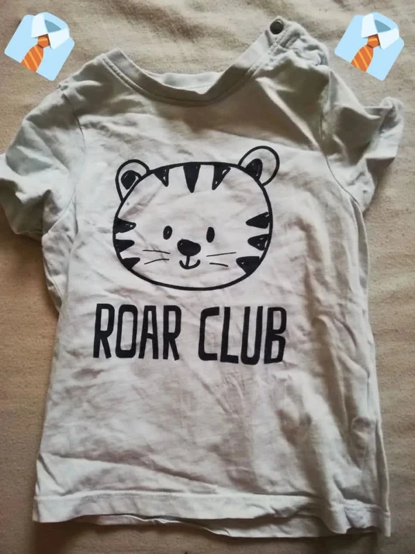 T-shirt blanc avec tête de chat "Roar Club"