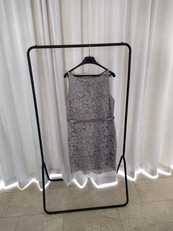 alarm kleurstof Hertellen Feestelijke grijze jurk, met stola van Honolulu - Vinted