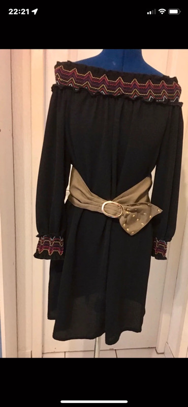 Robe noire ample avec broderies vintage T38 42 Vinted