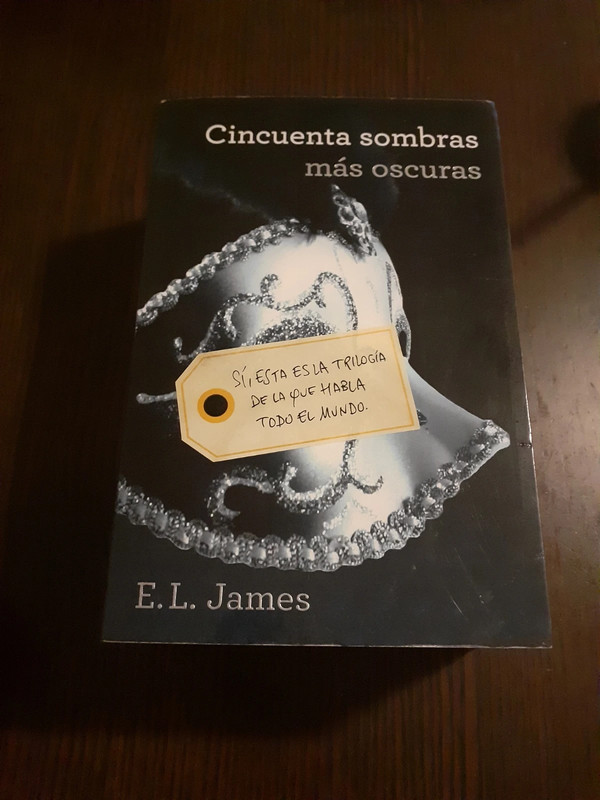 Cincuenta sombras más oscuras (Fifty Shades Darker) by E L James, Paperback